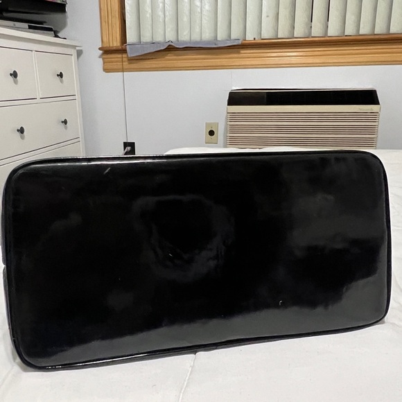 Chanel Patent Medallion Tote - Picture 8 of 11